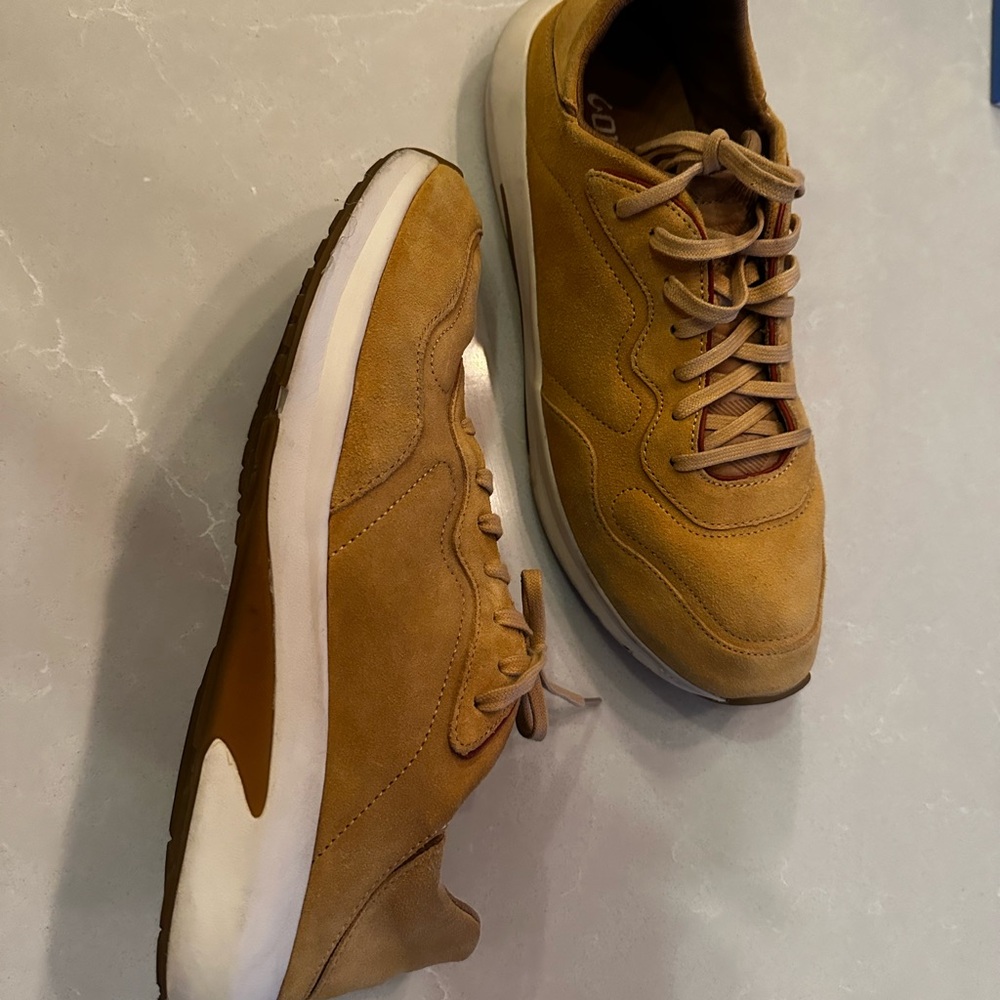 Pre Loved Men's Olukai Tan Sneakers. Size 12